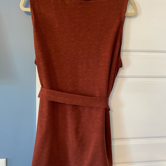 Tank top with belt - Picture 2 of 4